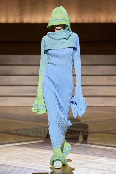 Look 1